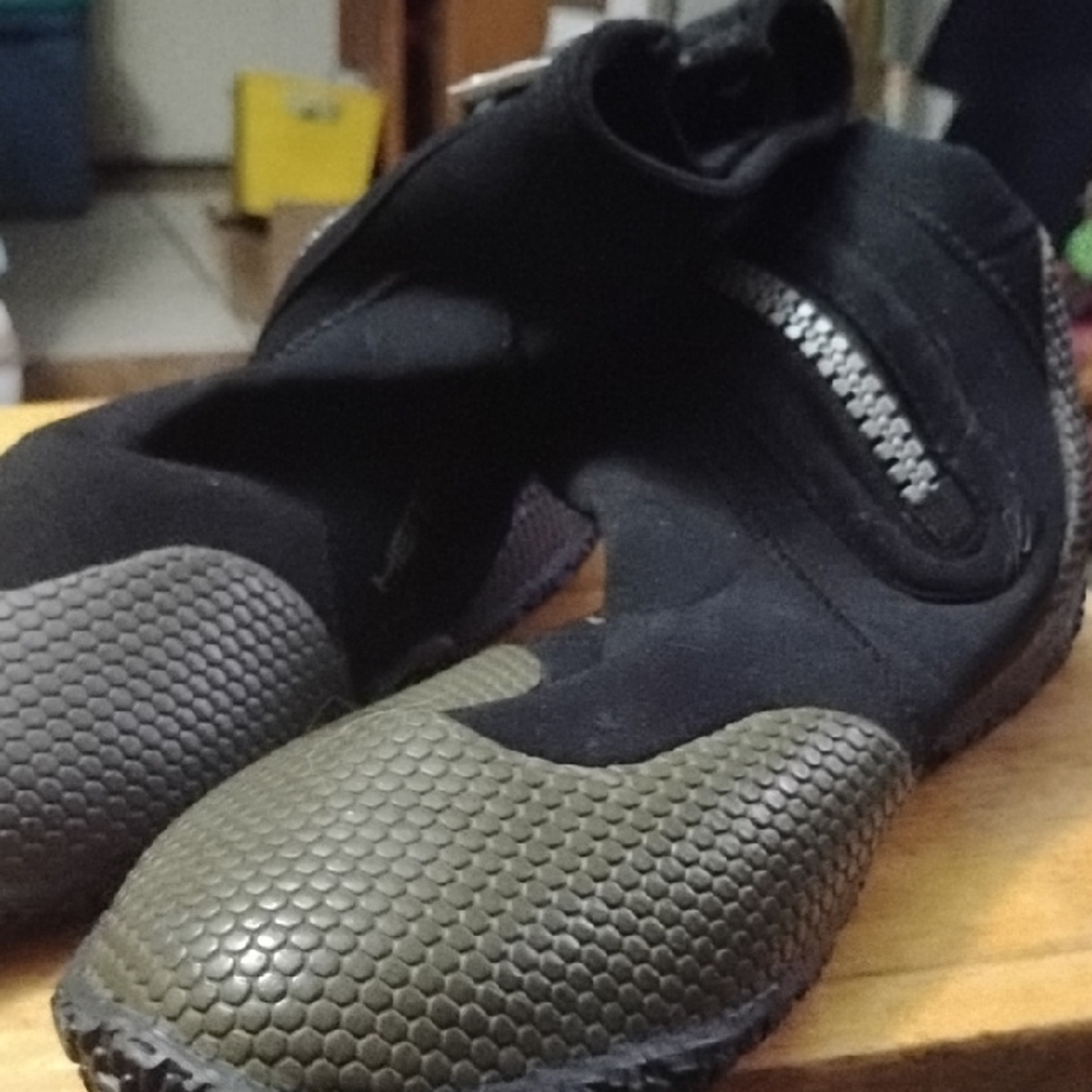 Black and Gray Water Shoes